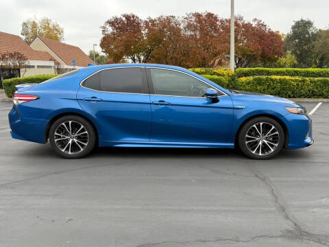 2020 Toyota Camry Hybrid SE