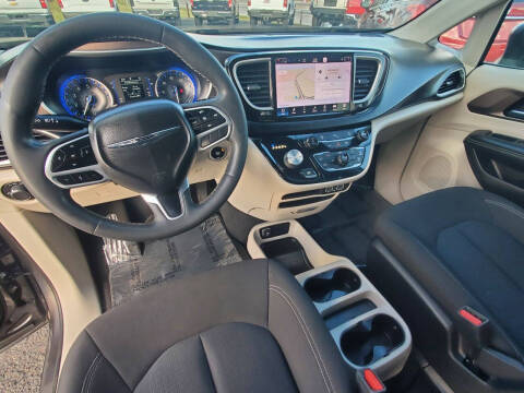 2022 Chrysler Voyager LX