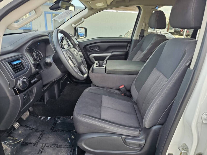 2022 Nissan Titan SV