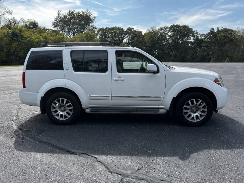 2010 Nissan Pathfinder LE