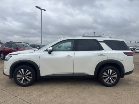 2024 Nissan Pathfinder SL