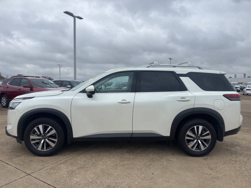 2024 Nissan Pathfinder SL