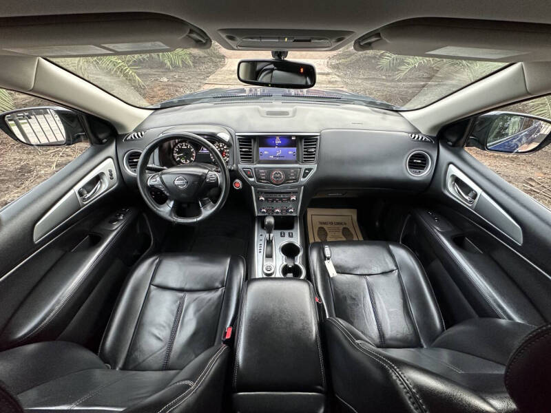 2017 Nissan Pathfinder SV