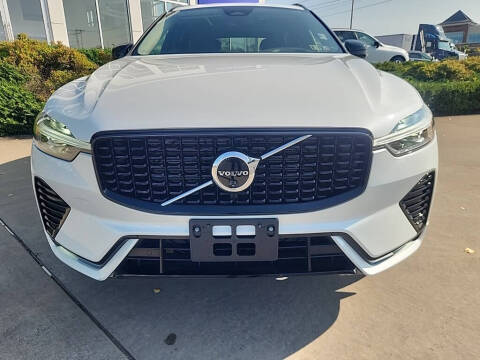 2025 Volvo XC60 B5 Plus Dark Theme