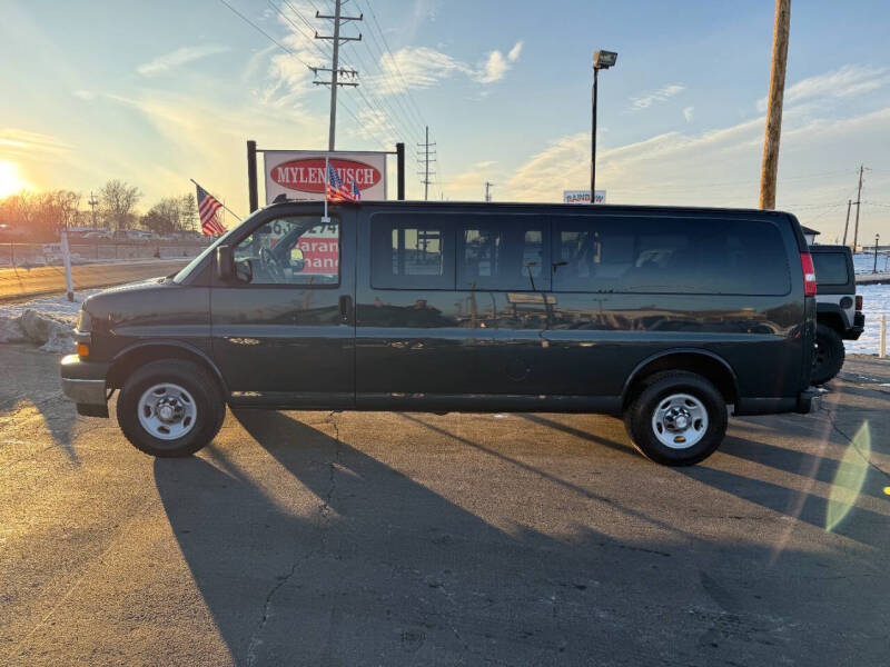 2017 Chevrolet Express Passenger LS's photo