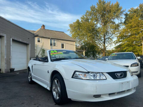 2004 Ford Mustang Deluxe