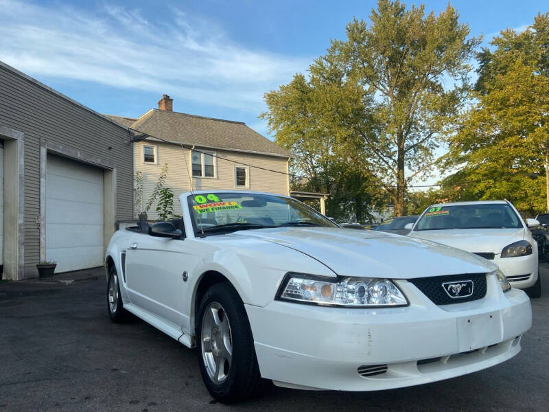 2004 Ford Mustang Deluxe