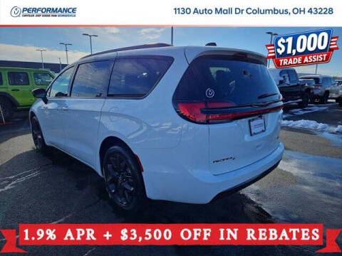 2026 Chrysler Pacifica Select
