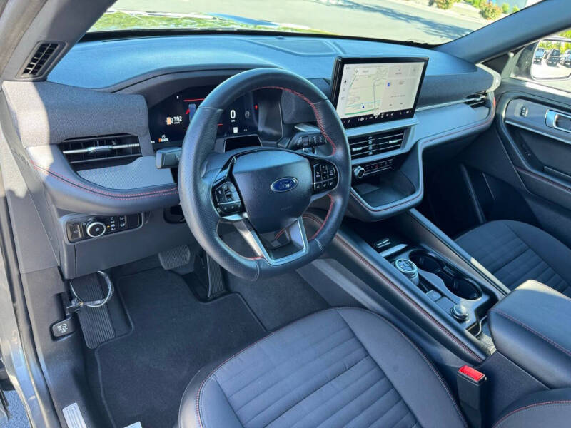 2025 Ford Explorer ST-Line