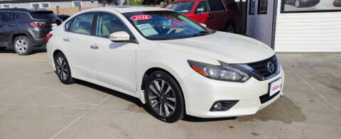 2016 Nissan Altima for sale at Triangle Auto Sales 2 in Omaha NE