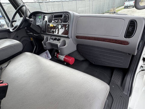 2019 Freightliner M2 106