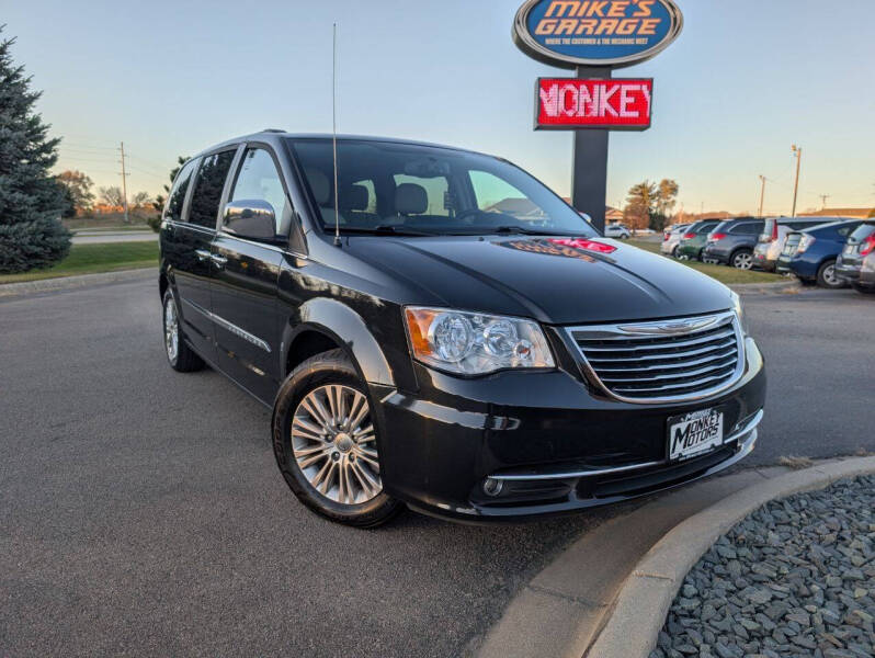 2016 Chrysler Town and Country Touring-L Anniversary Edition