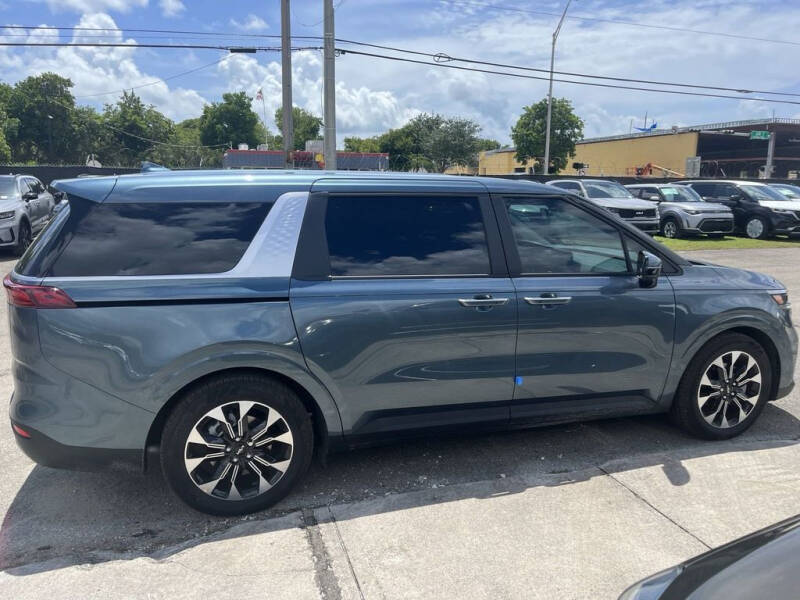 2024 Kia Carnival EX