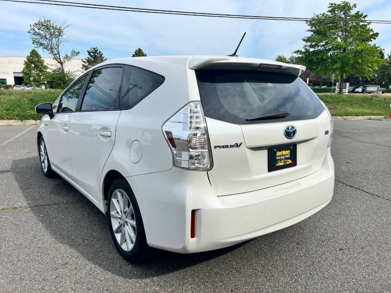 2012 Toyota Prius v Five