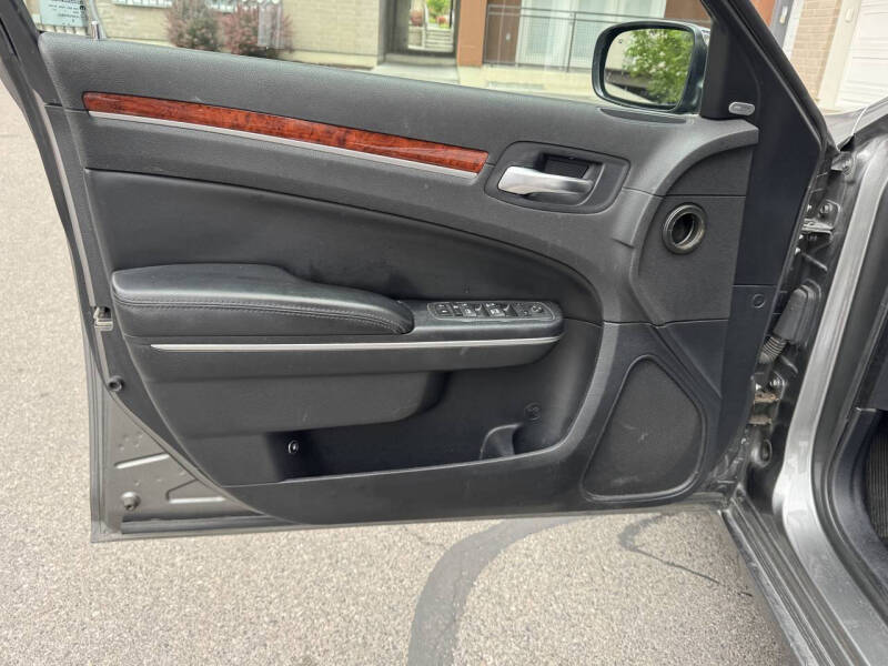 2012 Chrysler 300 Limited