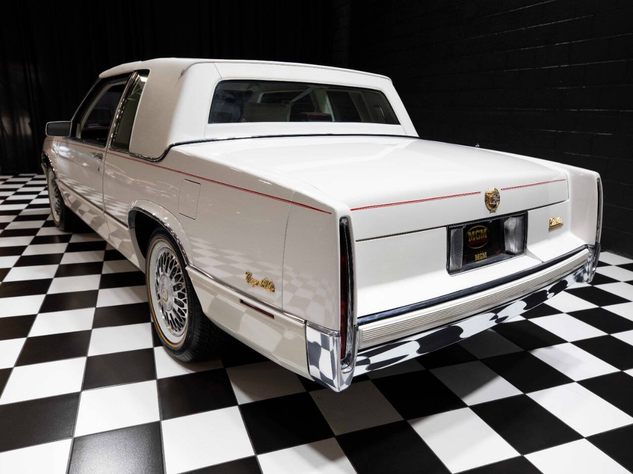 1990 Cadillac DeVille 23