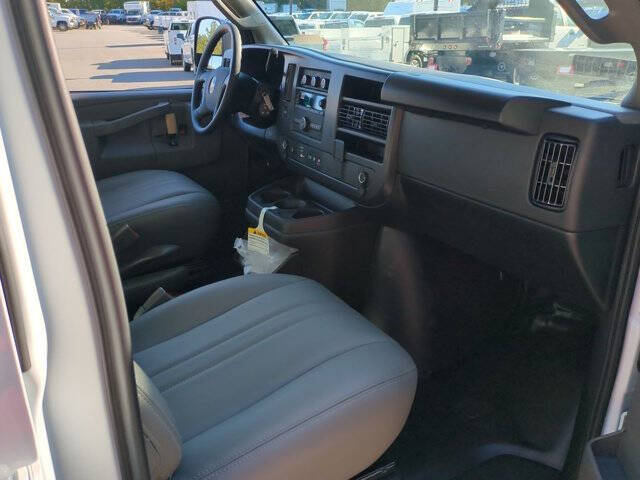 2025 Chevrolet Express 2500