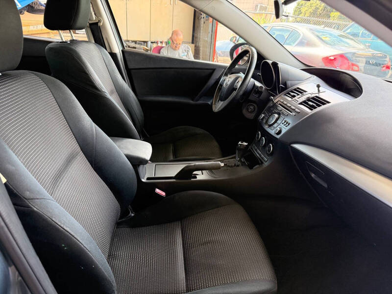2013 Mazda MAZDA3 i Touring