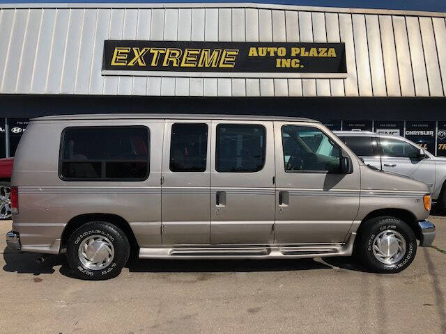 2001 Ford E-Series for sale at Extreme Auto Plaza in Des Moines, IA