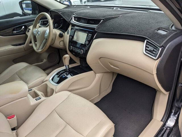 2015 Nissan Rogue 11
