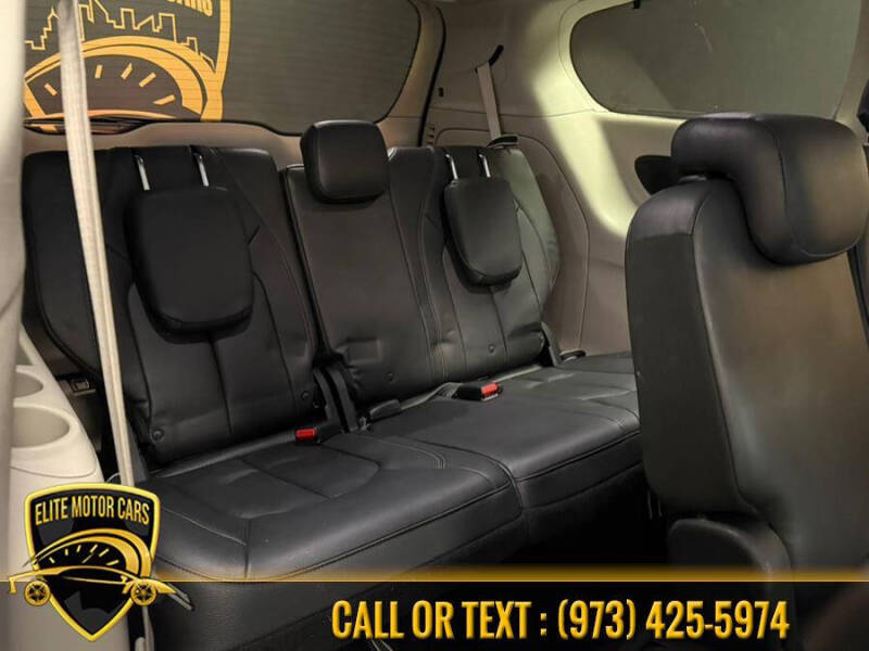 2017 Chrysler Pacifica Touring-L Plus