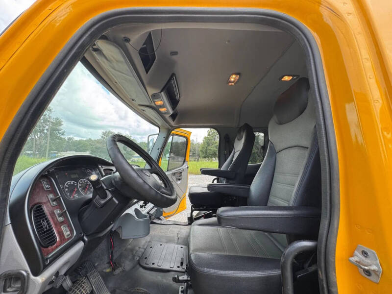 2019 Freightliner M2 106