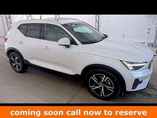 2023 Volvo XC40 B5 Plus Bright Theme