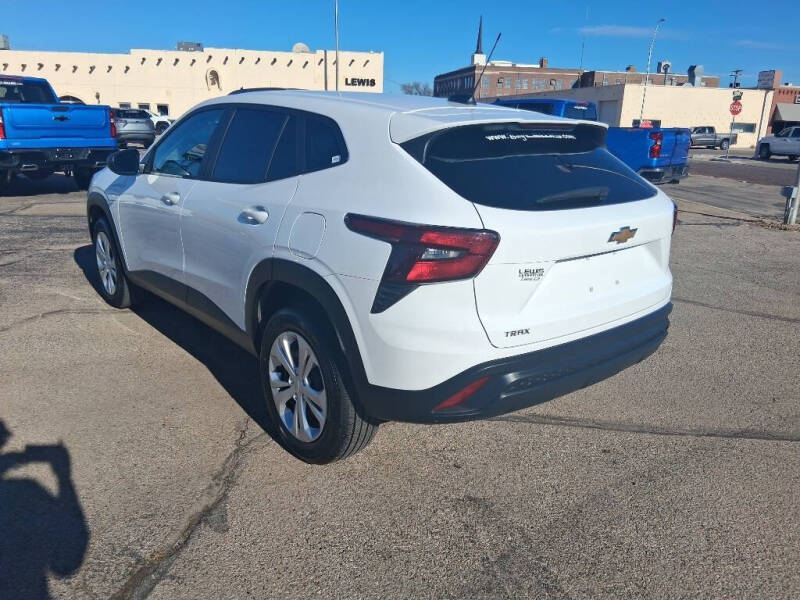 2025 Chevrolet Trax LS