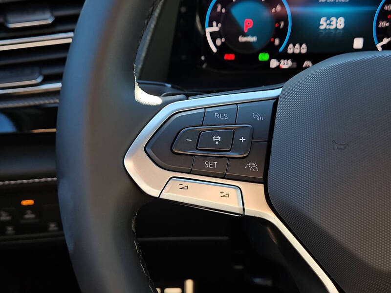 2026 Volkswagen Atlas Cross Sport SEL Premium R-Line 4Motion