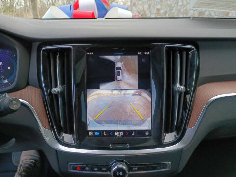 2025 Volvo V60 Cross Country B5 Plus