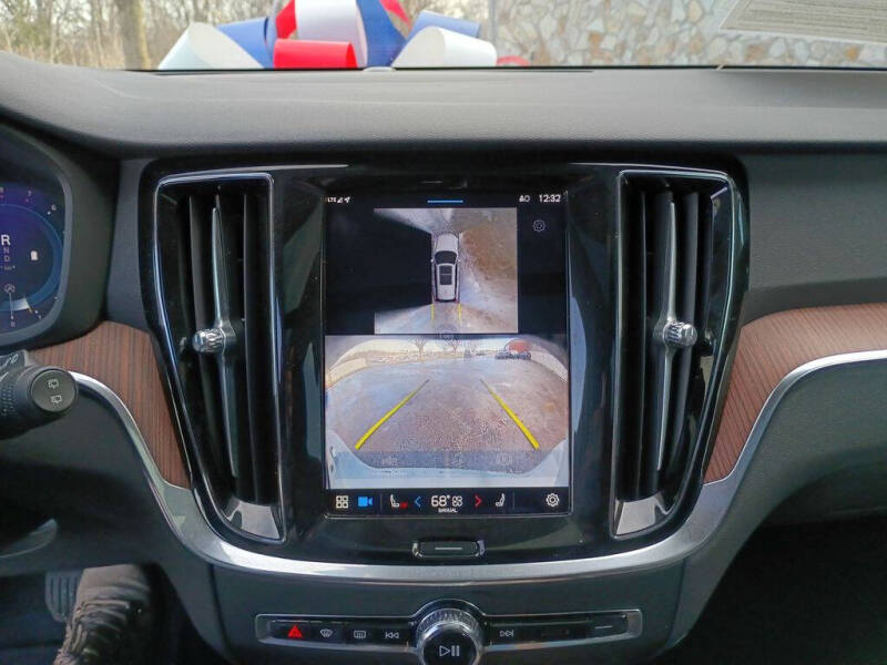 2025 Volvo V60 Cross Country B5 Plus