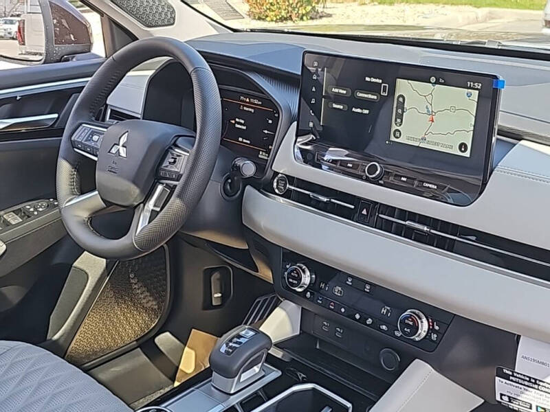 2025 Mitsubishi Outlander SEL Platinum Edition