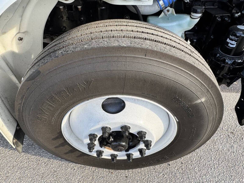 2018 Freightliner M2 106