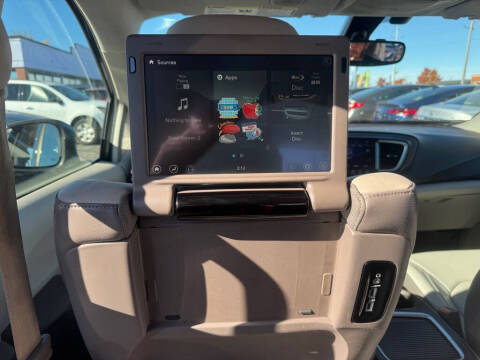 2017 Chrysler Pacifica Touring-L Plus