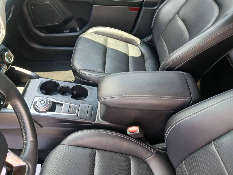 2022 Ford Escape Hybrid SEL