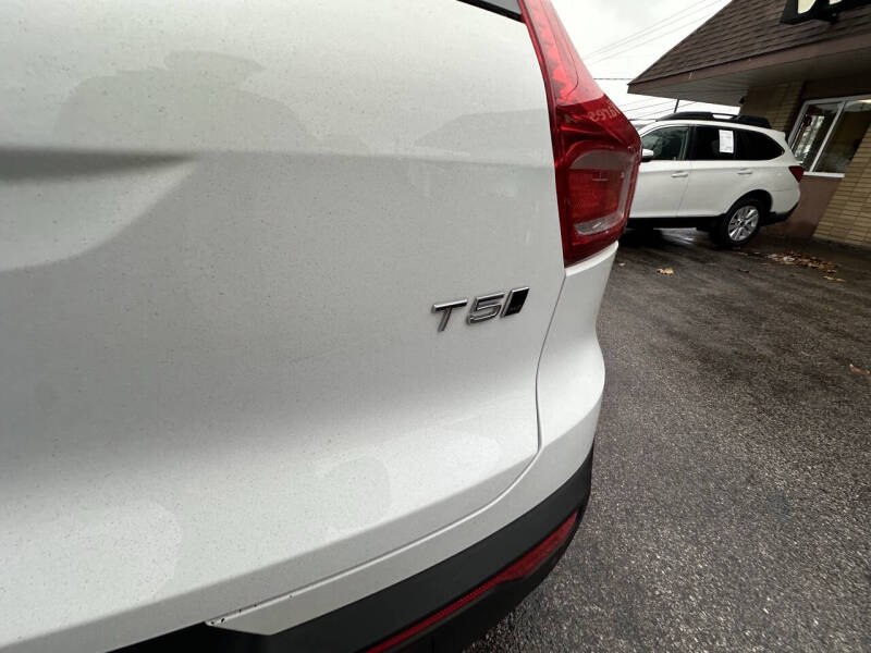 2019 Volvo XC40 T5 Momentum