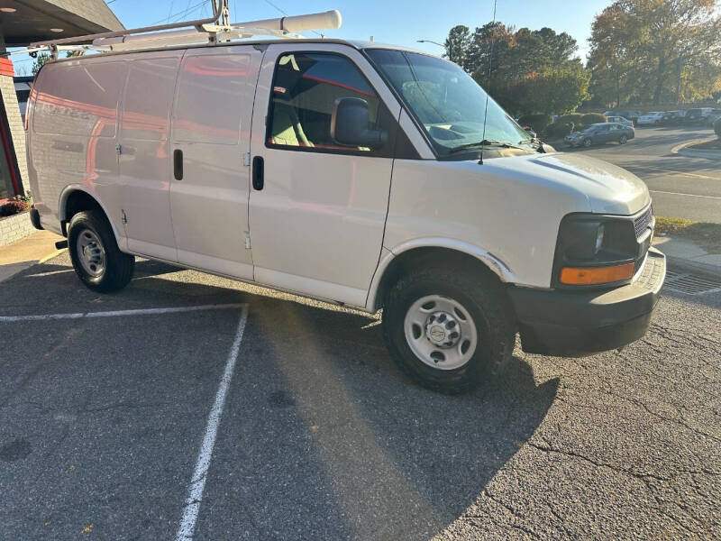 2009 Chevrolet Express Cargo Work Van's photo
