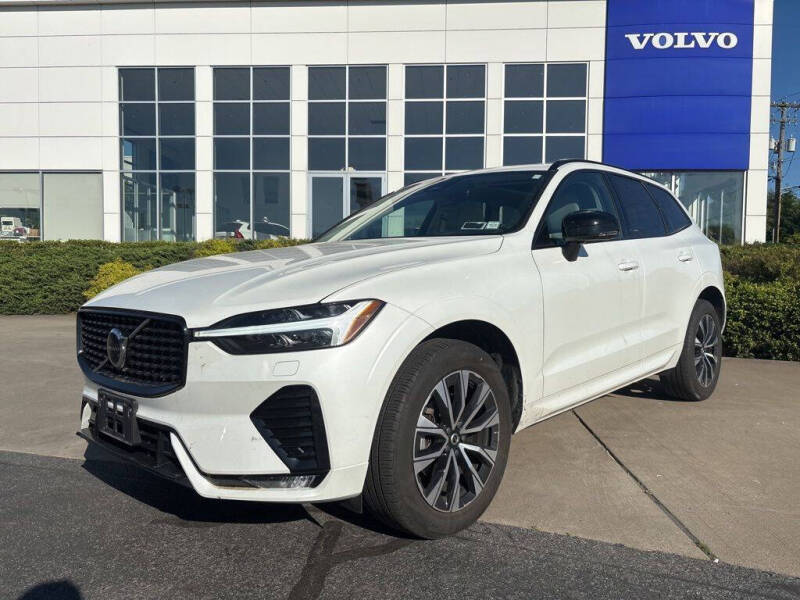 2024 Volvo XC60 B5 Core Dark Theme