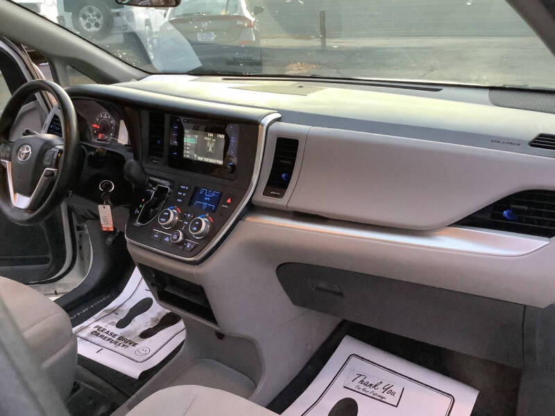 2017 Toyota Sienna L 7-Passenger