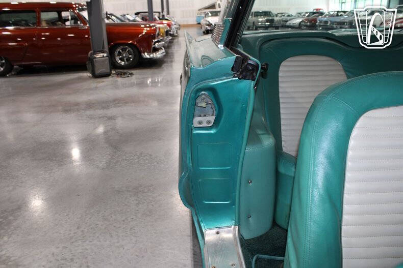 1958 Ford Thunderbird