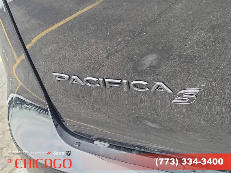 2026 Chrysler Pacifica Select
