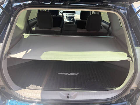 2017 Toyota Prius v Two