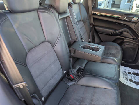 2017 Porsche Cayenne Platinum Edition