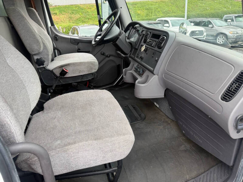 2018 Freightliner M2 106