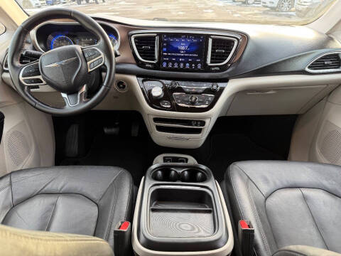 2017 Chrysler Pacifica Touring-L