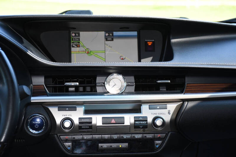 2017 Lexus ES 300h