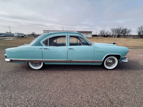 1952 Kaiser TRAVLER