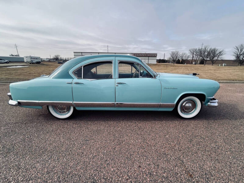 1952 Kaiser TRAVLER