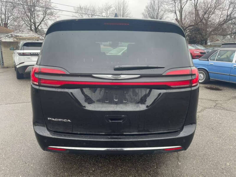 2025 Chrysler Pacifica Select