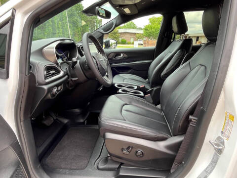 2025 Chrysler Pacifica Select